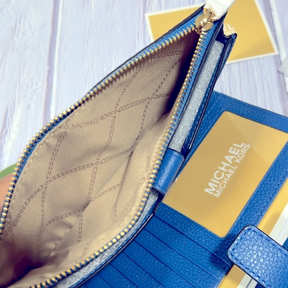 🌸 NWT MICHAEL KORS JET SET DOUBLE ZIP PEBBLE LEATHER PHONE WRISTLET VINTAGE BLUE